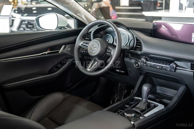 Mazda 3-10