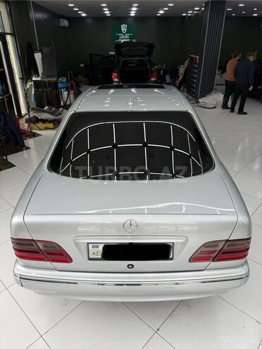 Mercedes E 220-4