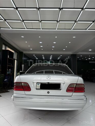 Mercedes E 220-3