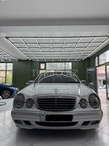 Mercedes E 220-1