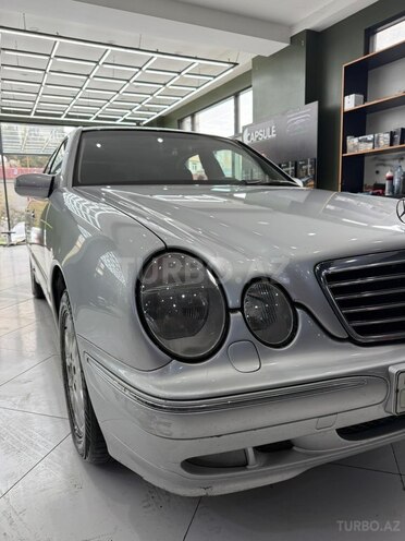 Mercedes E 220-10