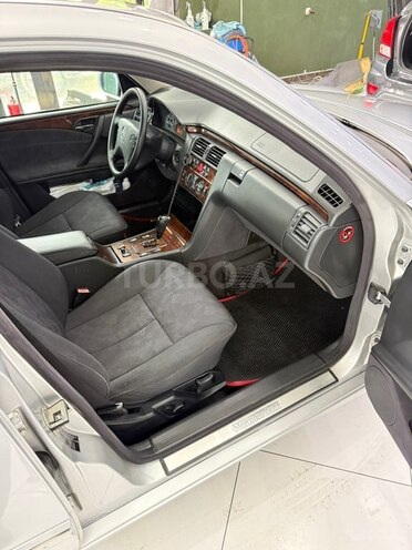 Mercedes E 220-16