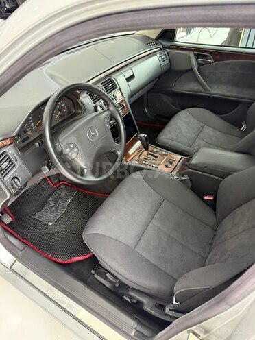 Mercedes E 220-13