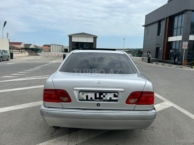 Mercedes E 240-2