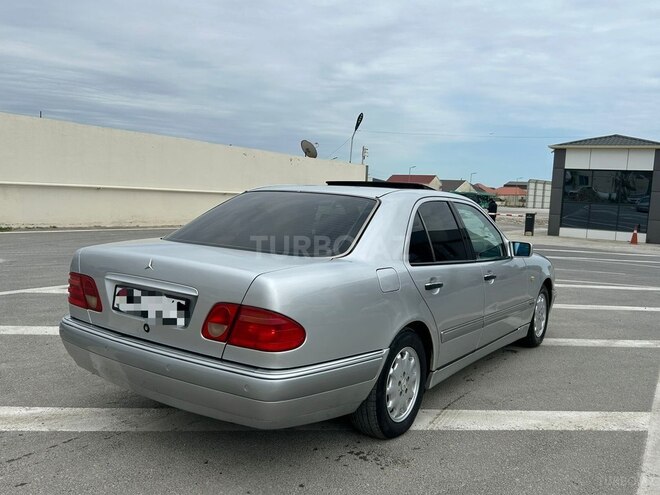 Mercedes E 240-3