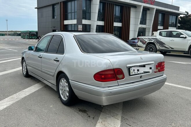 Mercedes E 240-6