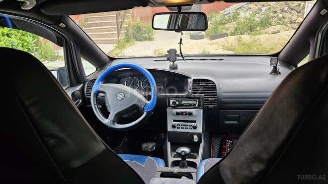 Opel Zafira-5