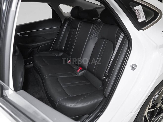 Hyundai Sonata-27
