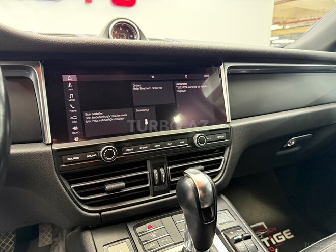 Porsche Macan-8