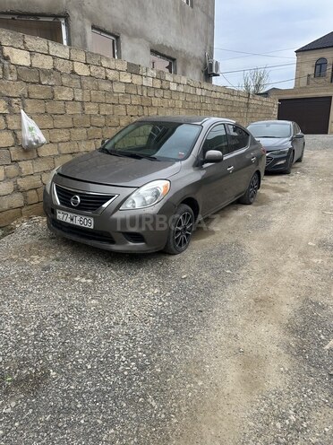 Nissan Versa-2