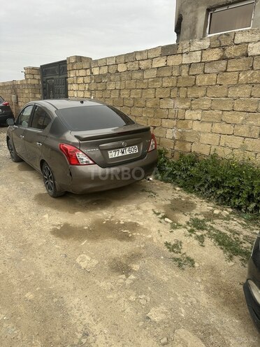 Nissan Versa-3