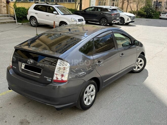 Toyota Prius-5