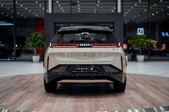 ZEEKR X-4