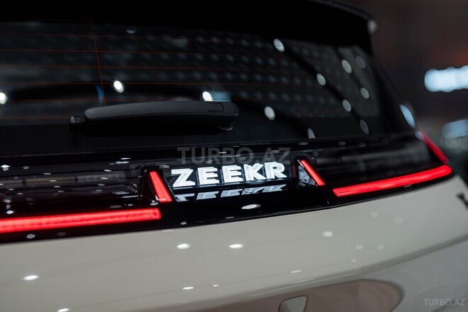 ZEEKR X-10