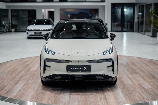 ZEEKR X-6
