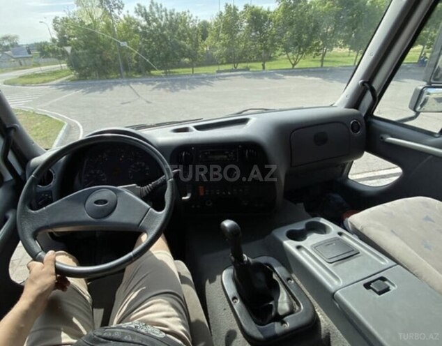 Ford Cargo-9