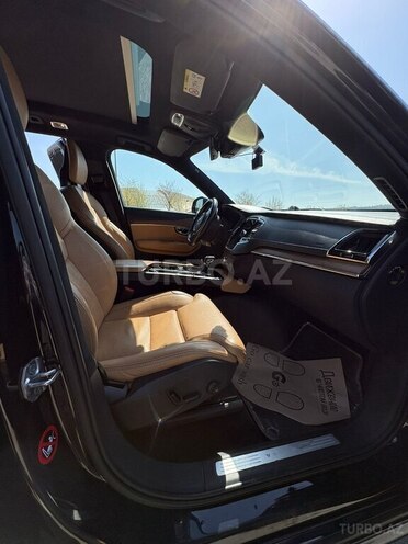 Volvo XC90-11