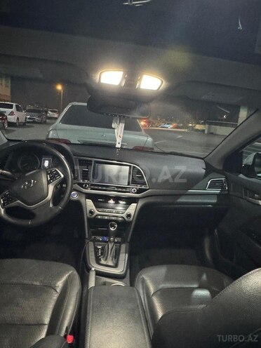 Hyundai Elantra-4