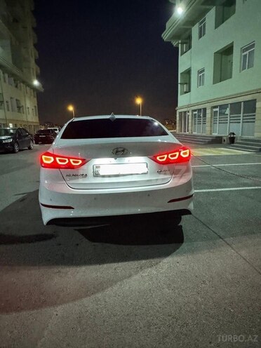 Hyundai Elantra-2