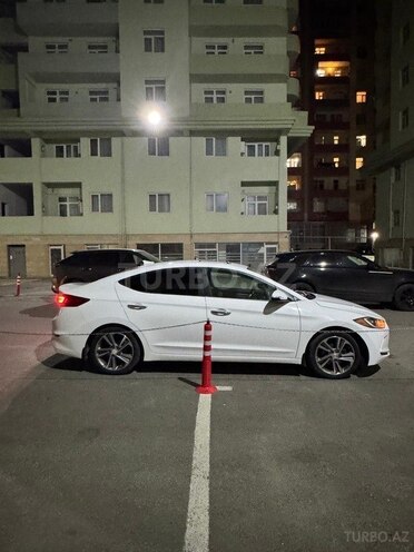 Hyundai Elantra-5