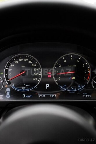 BMW M5-15