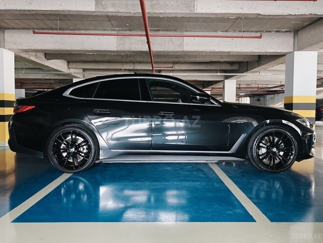 BMW i4-4