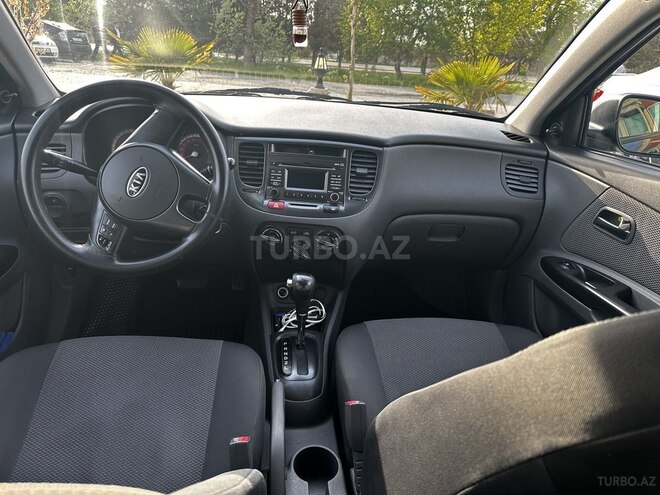 Kia Rio-11