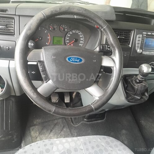 Ford Transit-13