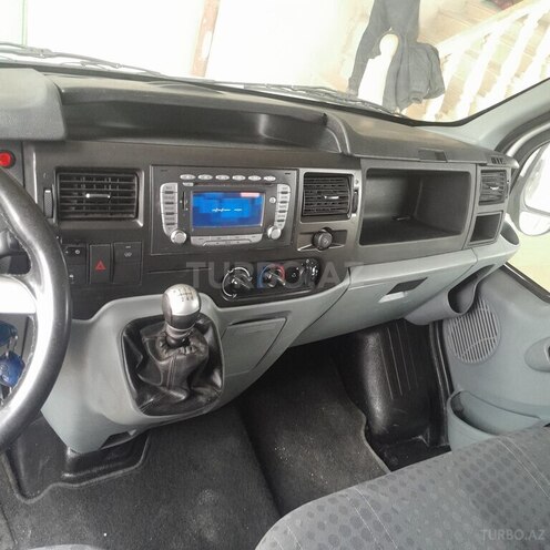 Ford Transit-14