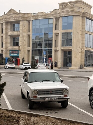 LADA (VAZ) 21011-1