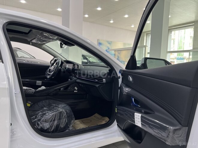 Hyundai Elantra-11