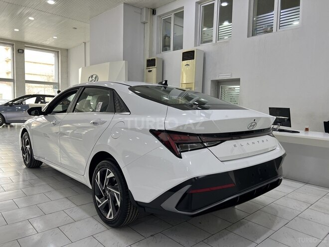 Hyundai Elantra-6