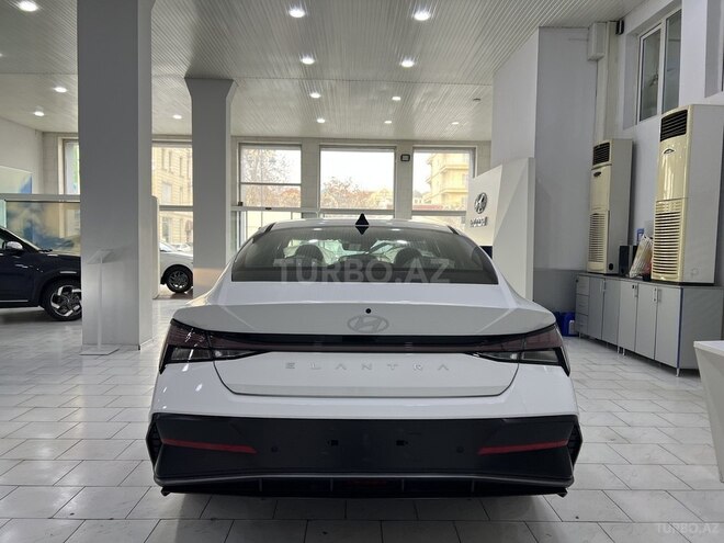 Hyundai Elantra-2
