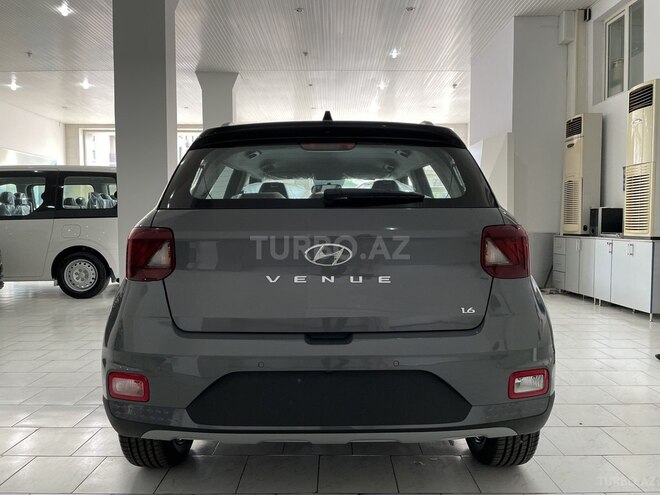 Hyundai Venue-4