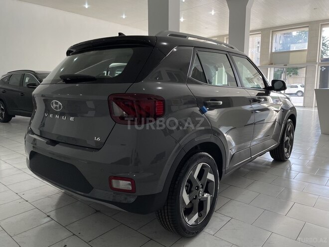 Hyundai Venue-13