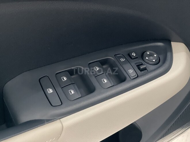 Hyundai Venue-11