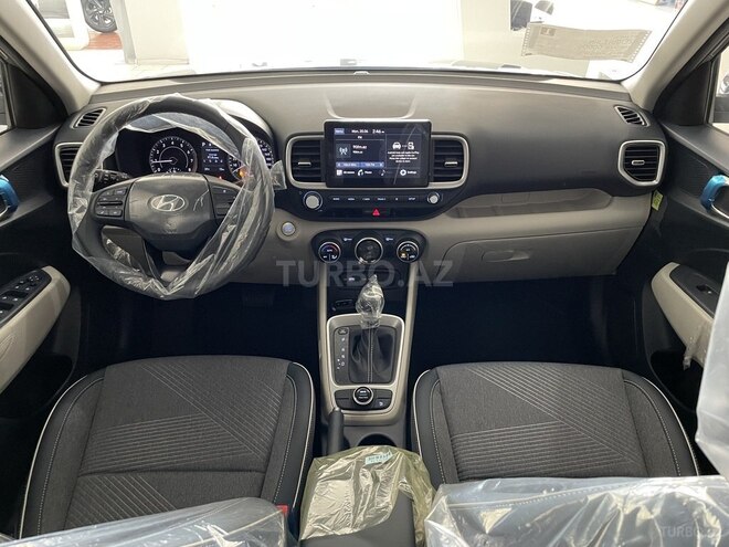 Hyundai Venue-17