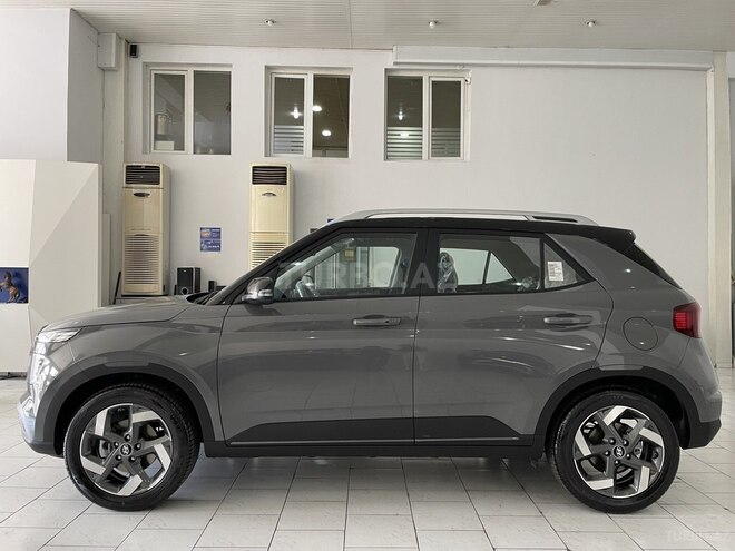 Hyundai Venue-6