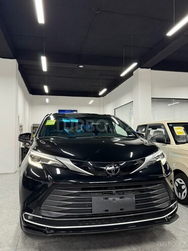 Toyota Sienna-1