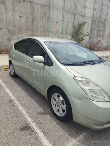 Toyota Prius-3