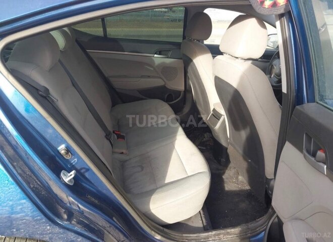 Hyundai Elantra-6