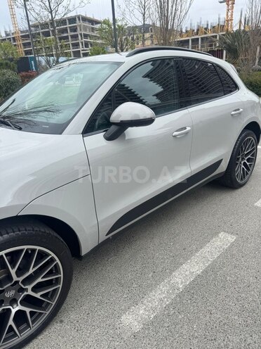 Porsche Macan-3