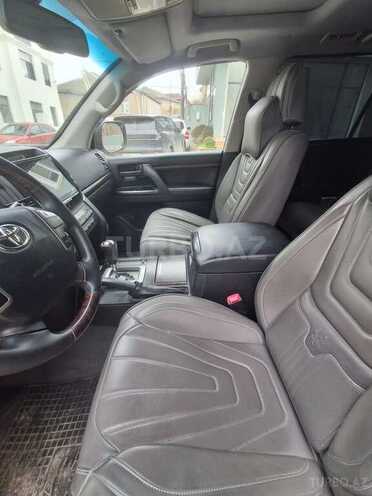 Toyota Land Cruiser-8