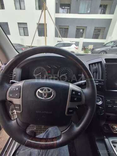 Toyota Land Cruiser-6