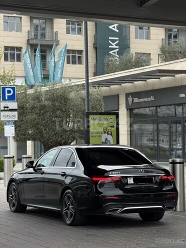 Mercedes E 300 e-11