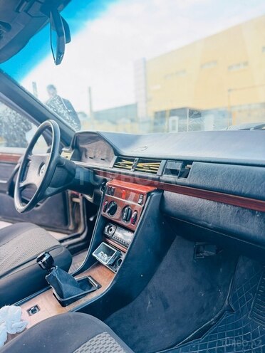 Mercedes 250 D-8