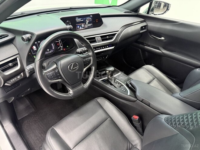 Lexus UX 250h-8