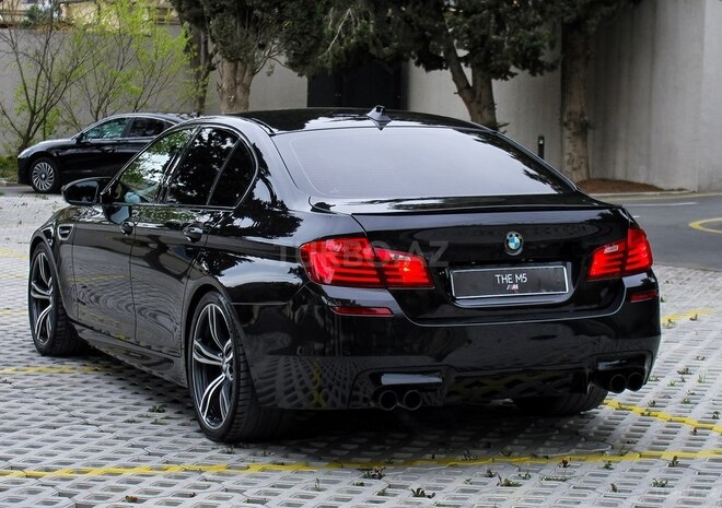 BMW M5-8
