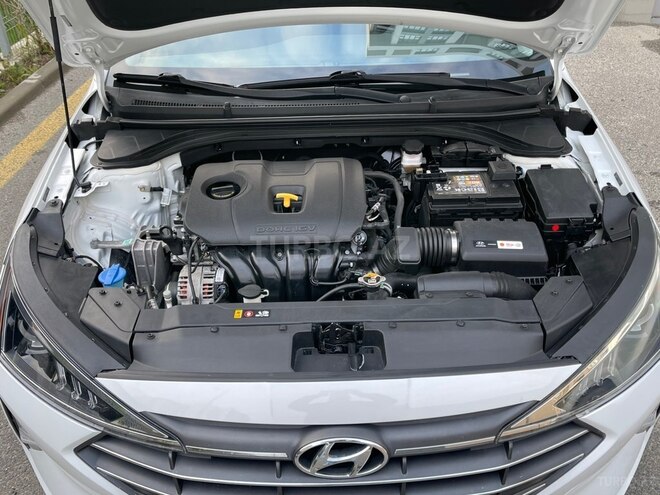 Hyundai Elantra-18
