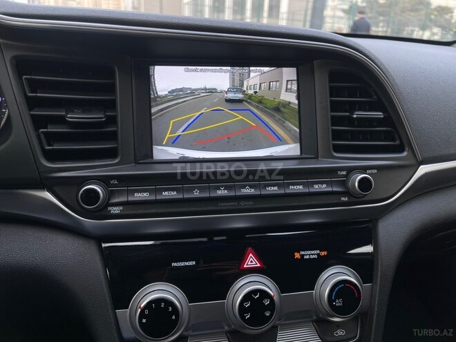 Hyundai Elantra-12